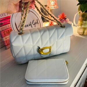Chic White Quilted Shoulder Bag with Gold Chain